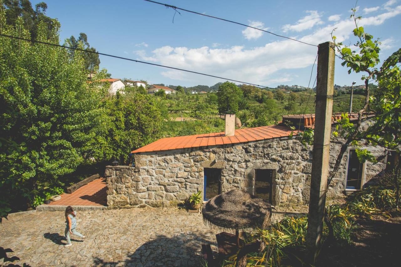 Out Of Town Hostel Castelo de Paiva Luaran gambar